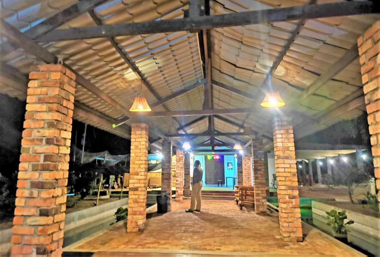 Mango'S Park Port Dickson Hotel Exterior photo